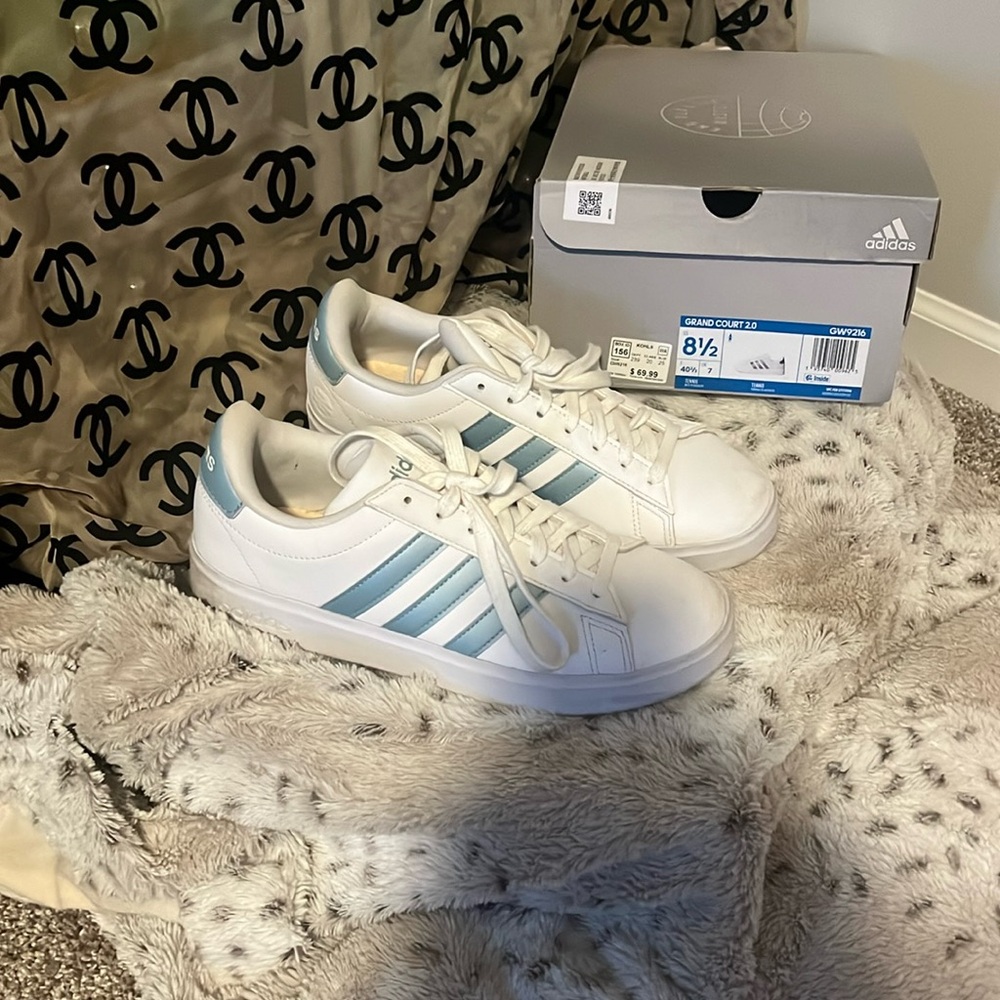 Adidas women’s 8.5 grand court 2.0 light pearl blue like new*